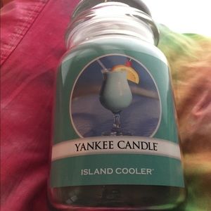 Large Yankee Candle Jar Candle in “Island Cooler”